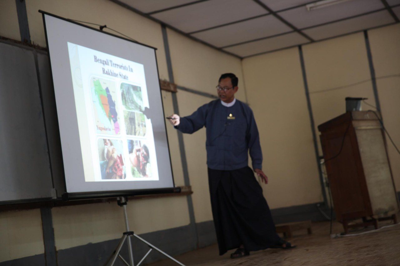 Dr Tun Min gives a lecture about Rohingya as Bangali terrorists in Rakhine State at the institute’s Pyin Oo Lwin branch(Zeepingyi) in November (Photo: Myanmar Now)